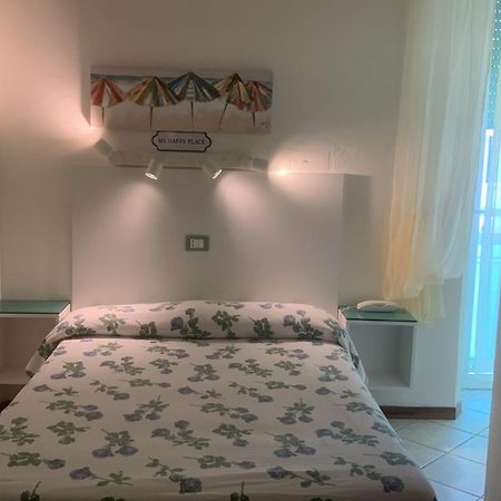 Hotel Rosati Rimini Bagian luar foto
