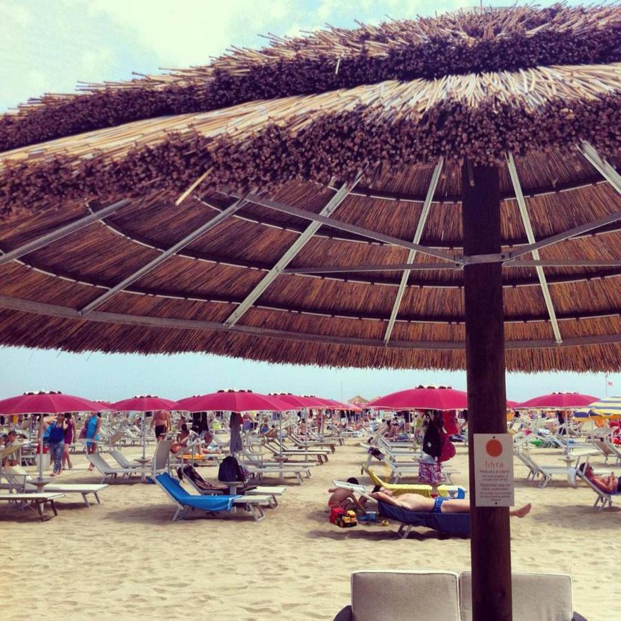 Hotel Rosati Rimini Bagian luar foto