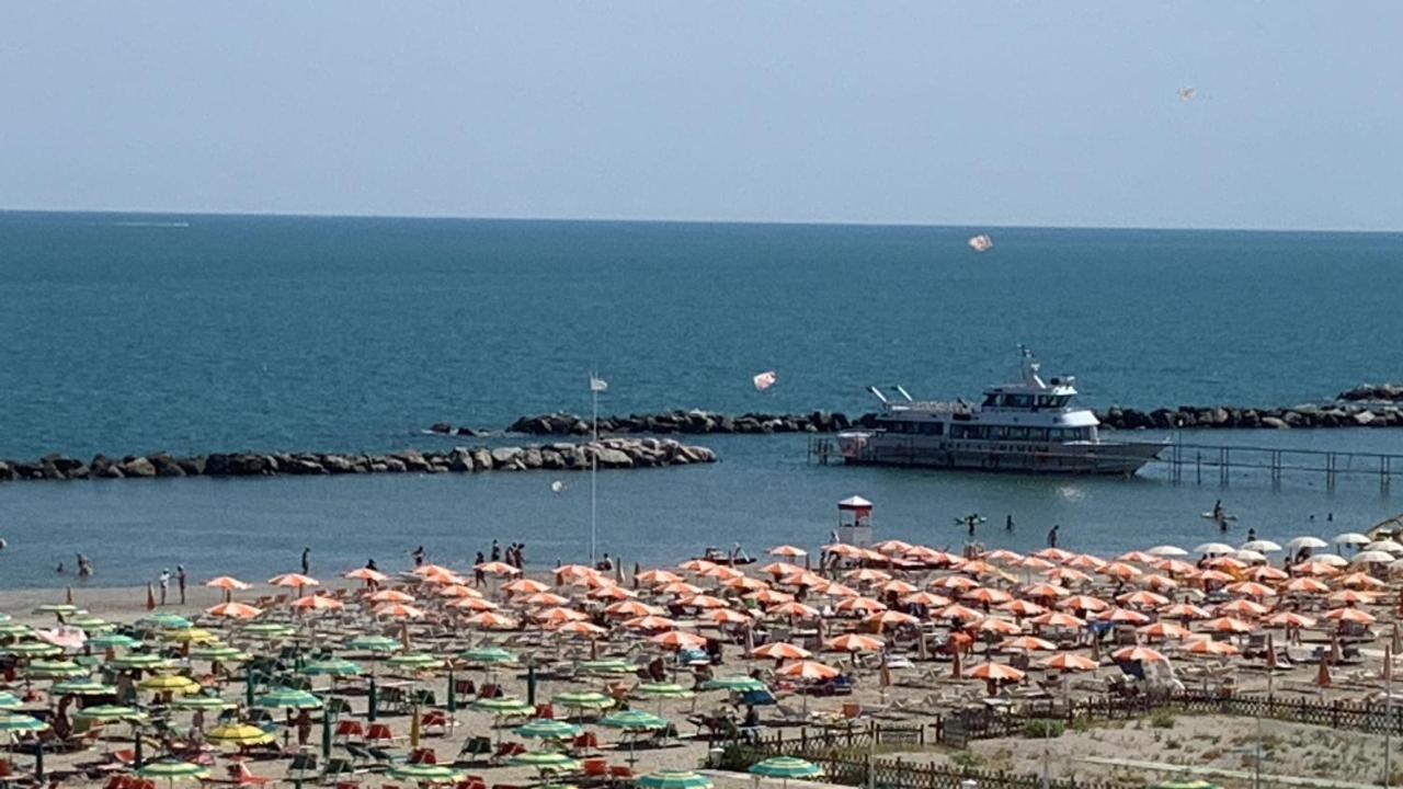 Hotel Rosati Rimini Bagian luar foto