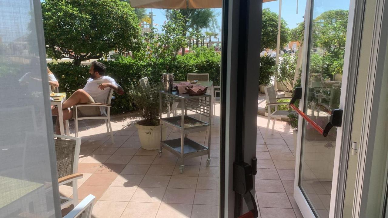 Hotel Rosati Rimini Bagian luar foto