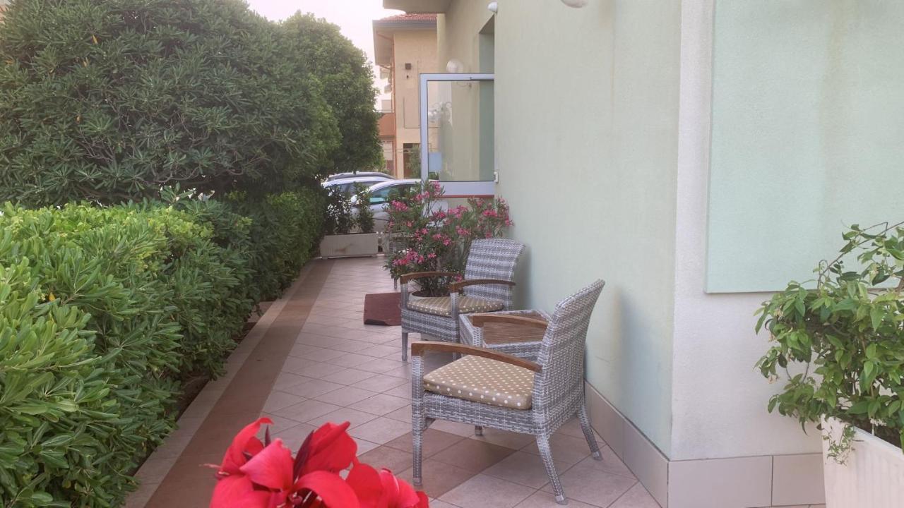 Hotel Rosati Rimini Bagian luar foto