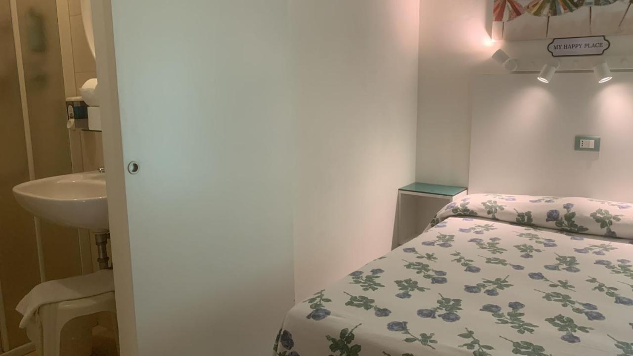 Hotel Rosati Rimini Bagian luar foto