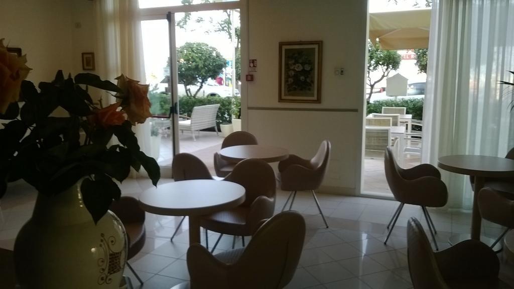 Hotel Rosati Rimini Bagian luar foto
