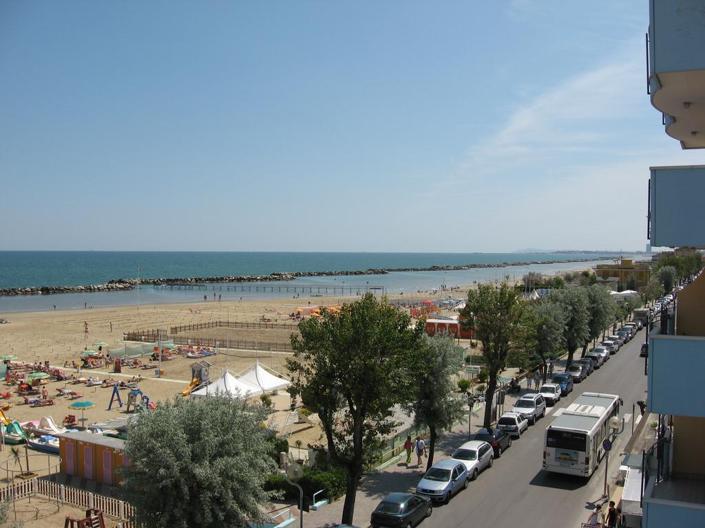 Hotel Rosati Rimini Bagian luar foto